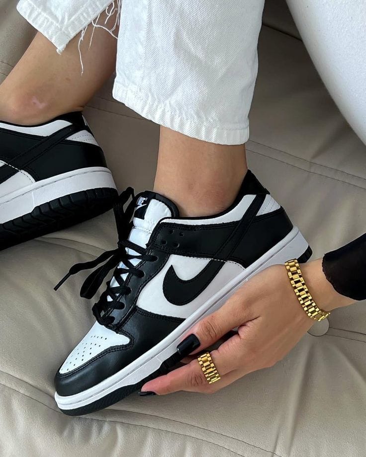 Sb dunk black white image 3