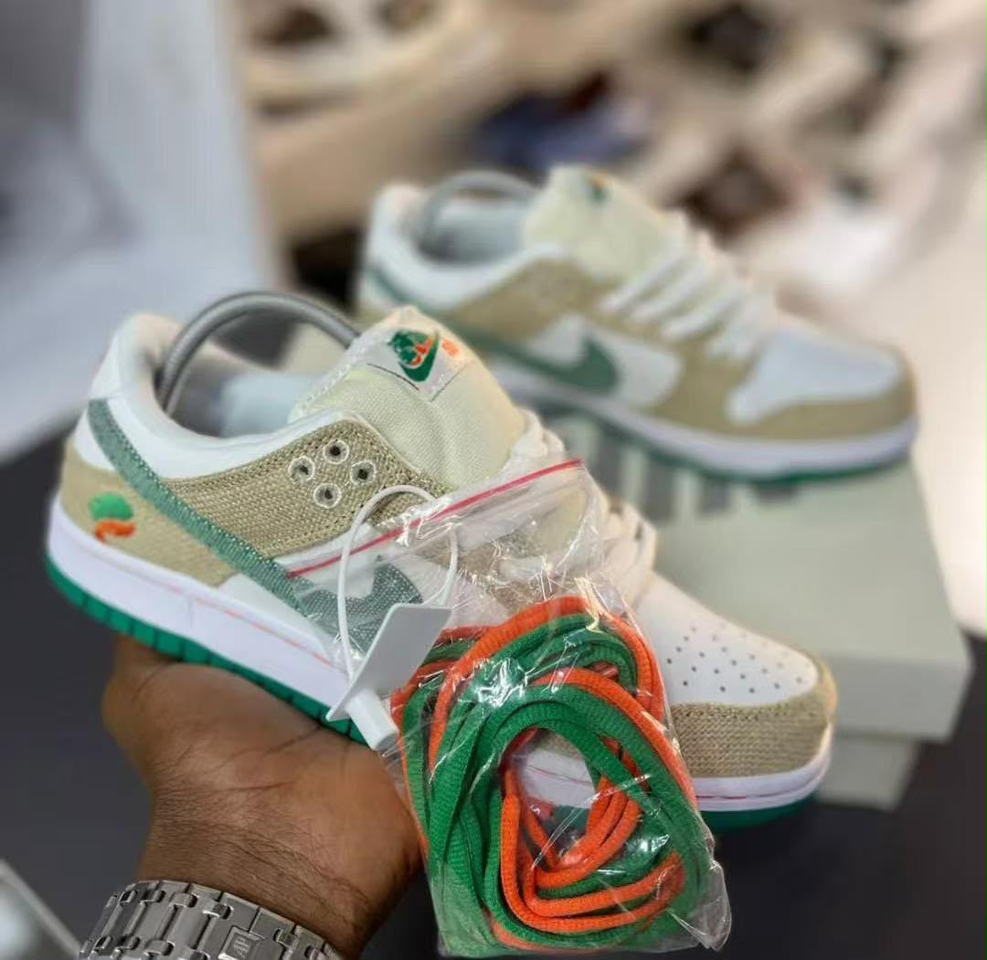 SB Dunk Gallitos Sneakers image 2
