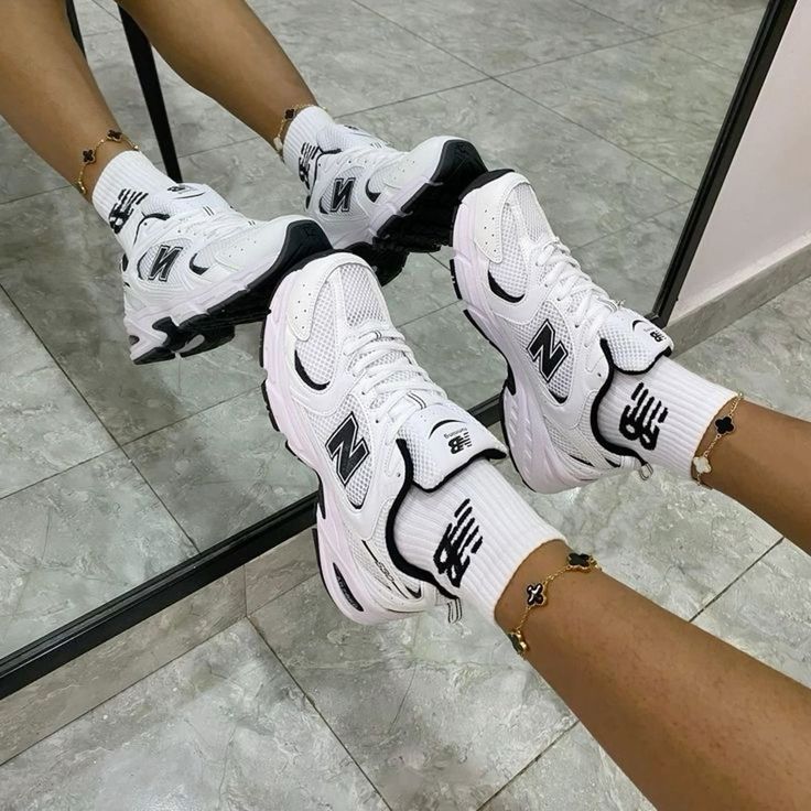 New Balance 530 Black & White Sneakers image 2