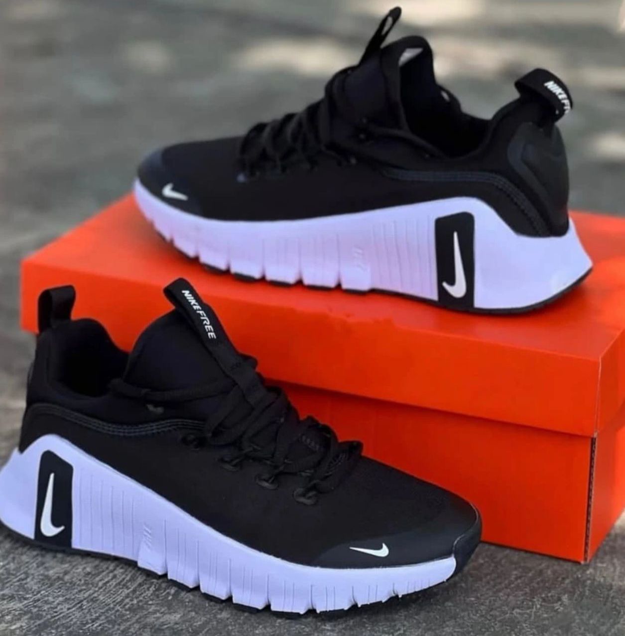 Nike Metcon Black White image 2