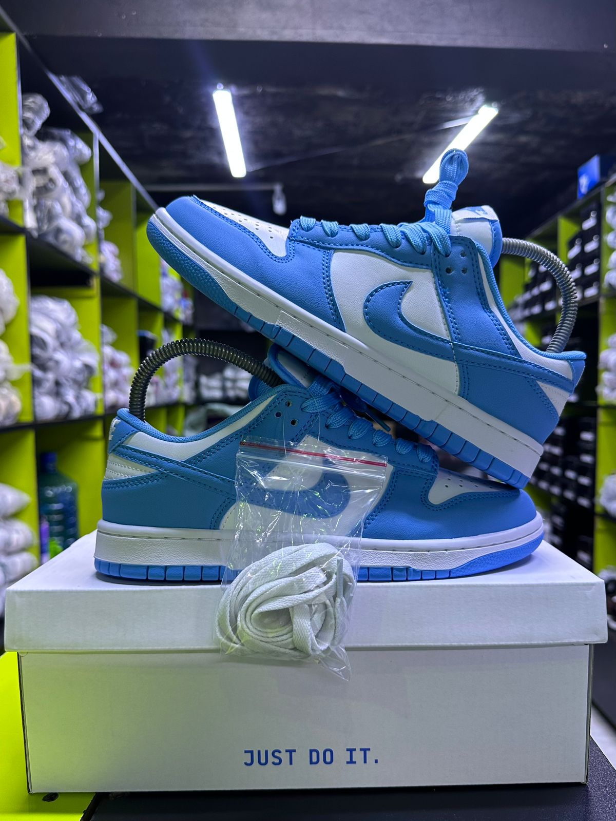 Nike SB Dunk Blue Sneakers image 4